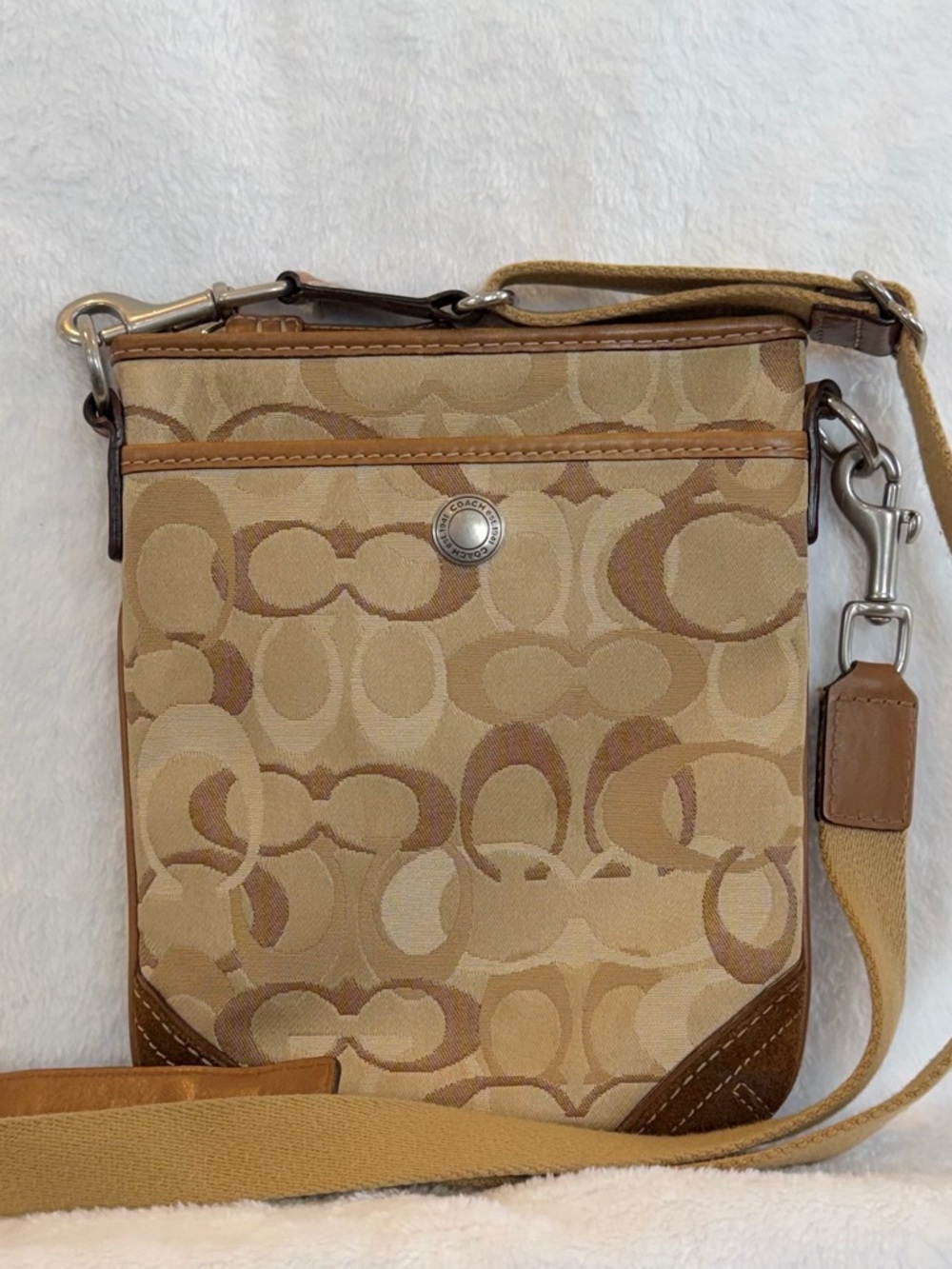 Coach EUC Tan Chelsea Optic Signature Swing Crossbody #10148